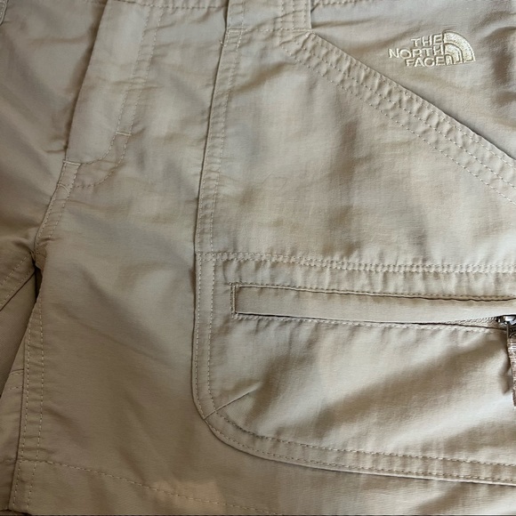 The North Face Active Hiking Shorts.  W-9 - Picture 5 of 7
